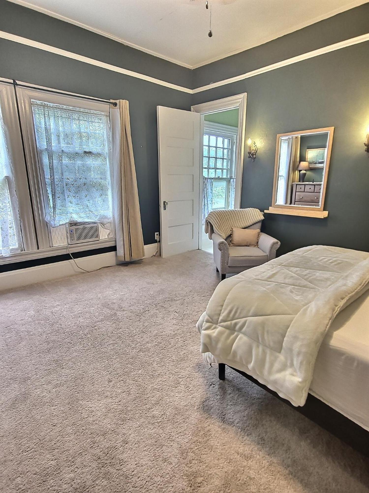 The Kings Throne Inn And Guest House Толедо Экстерьер фото