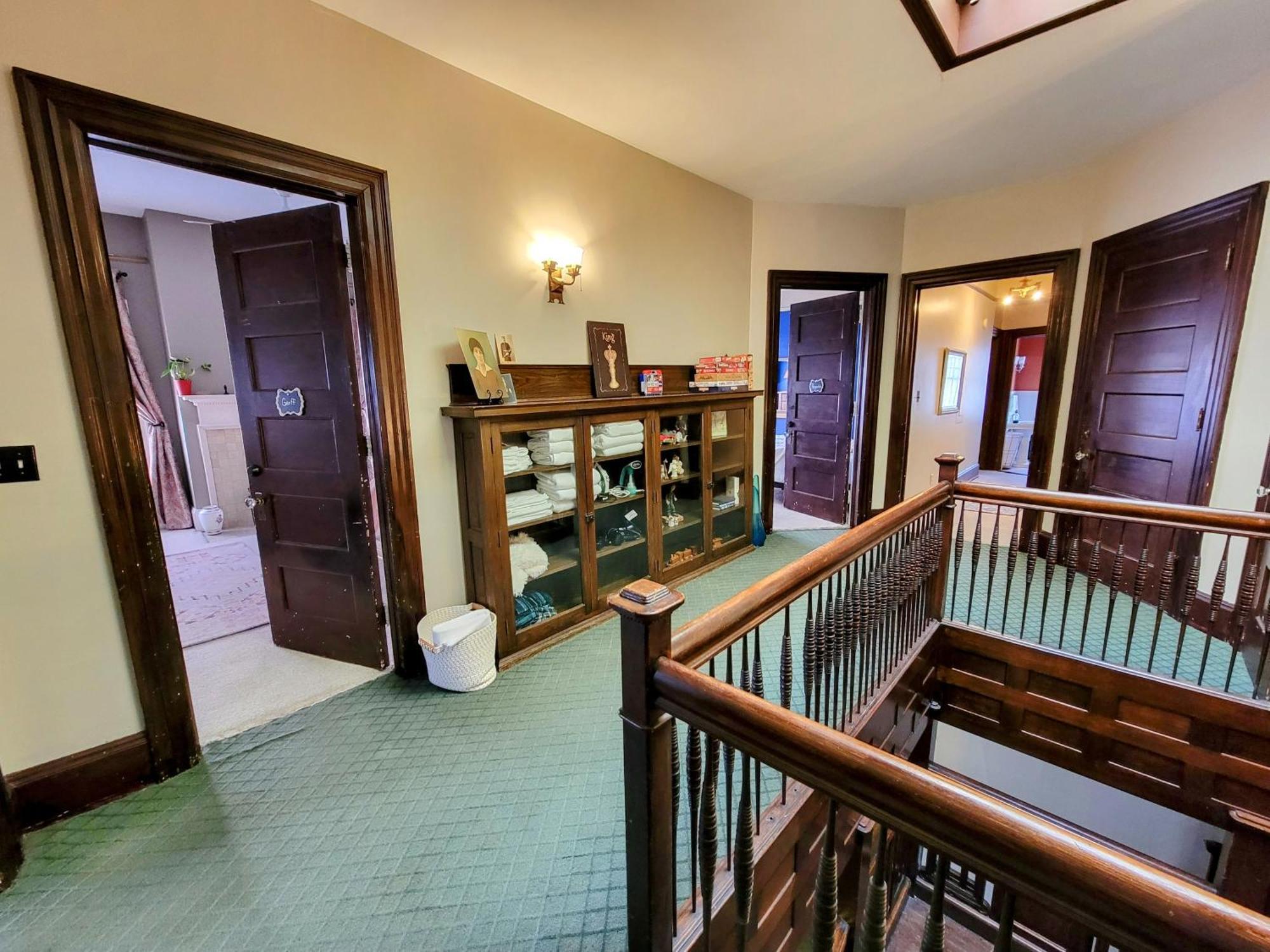 The Kings Throne Inn And Guest House Толедо Экстерьер фото